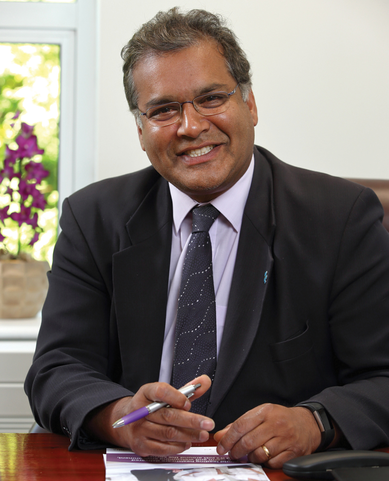 Professor Raj Persad - Consultant Urlogical Surgeon 2